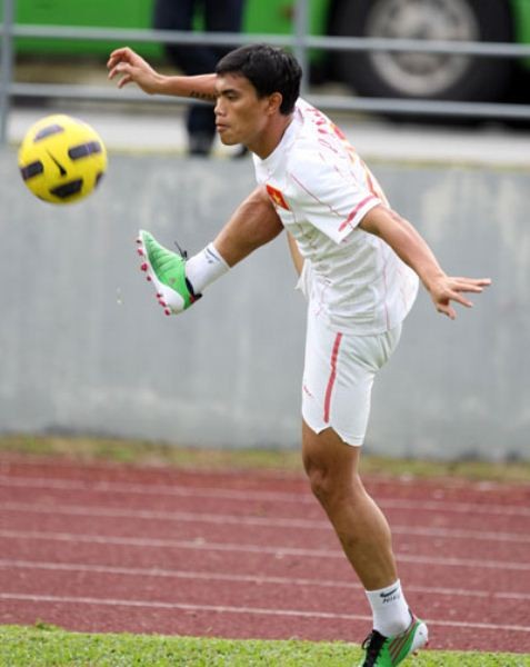 Tài Em từng đoạt danh hiệu Cầu thủ trẻ xuất sắc nhất Việt Nam năm 2004